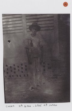 Albert Ubaud, « Cherf, matricule 20366 – libéré, matricule 10520 » [photographie]