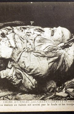 Crime d'Usseau près de Châtellerault (Vienne). Roy après s'être échappé de sa maison [carte postale]